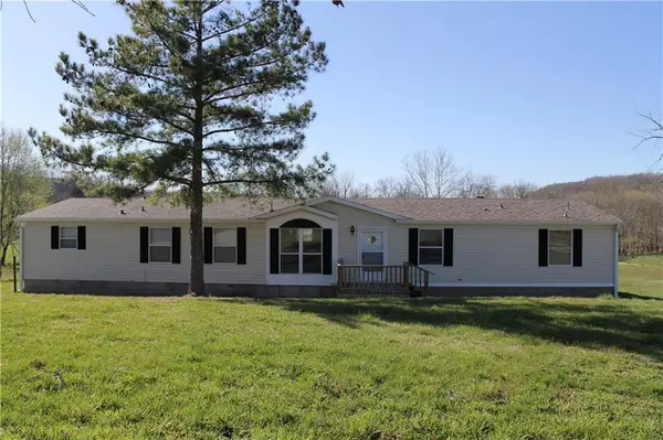 1735 Buzzard Glory Road, Washburn, MO 65772