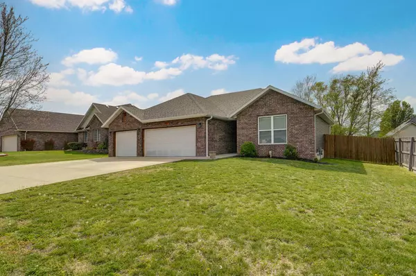 927 North Ridgemont Road,  Republic,  MO 65738