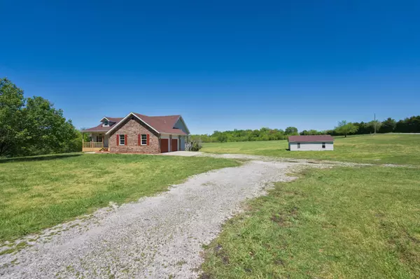 8941 West Farm Road 104, Willard, MO 65781