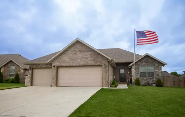 673 North Maplewood Hills Road, Nixa, MO 65714