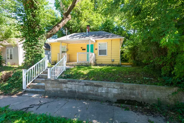 822 East Garfield Street, Springfield, MO 65803