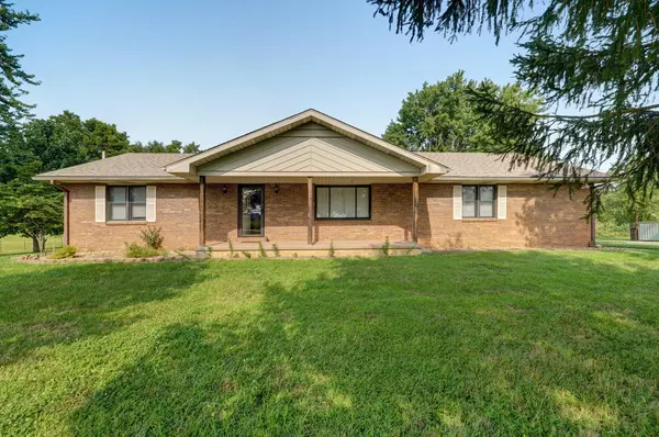 1647 North Farm Road 101, Springfield, MO 65802