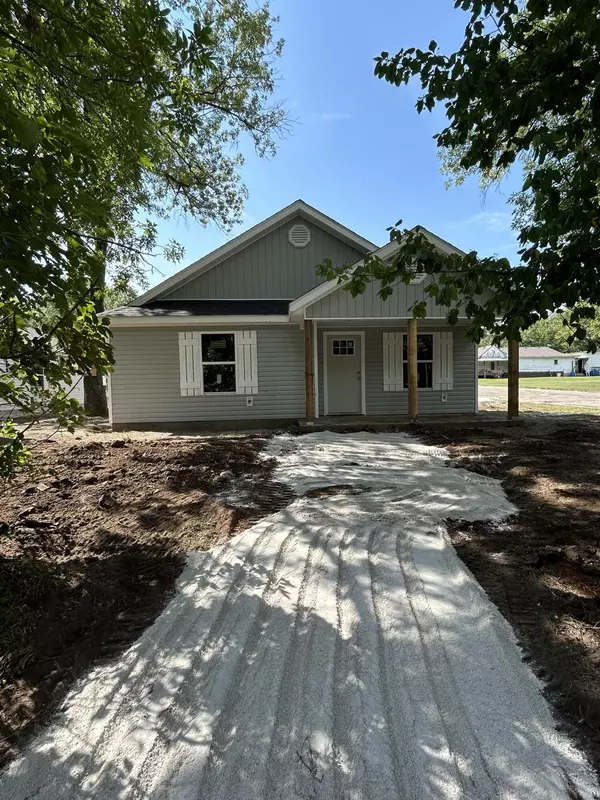 301 North Poplar Street, Carterville, MO 64835