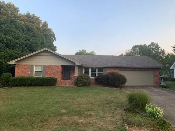 2170 East Mimosa Street, Springfield, MO 65804