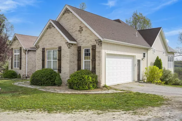 Marshfield, MO 65706,144 Bird Hollow Drive