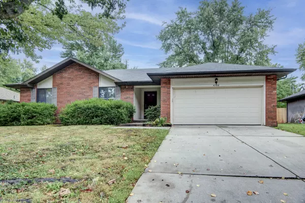 4738 West La Siesta Street, Springfield, MO 65802