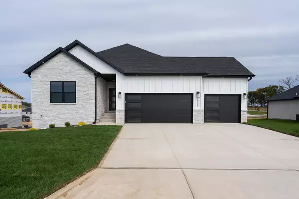 2509 West Goldfinch Drive, Ozark, MO 65721