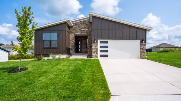 2504 West Pigeon Drive, Ozark, MO 65721