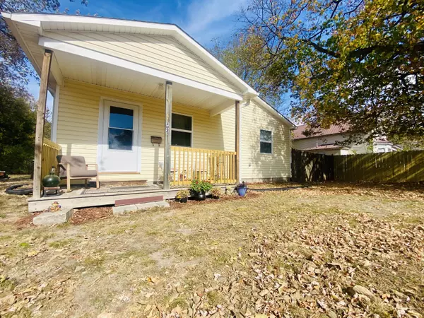 Greenfield, MO 65661,502 Maple Street