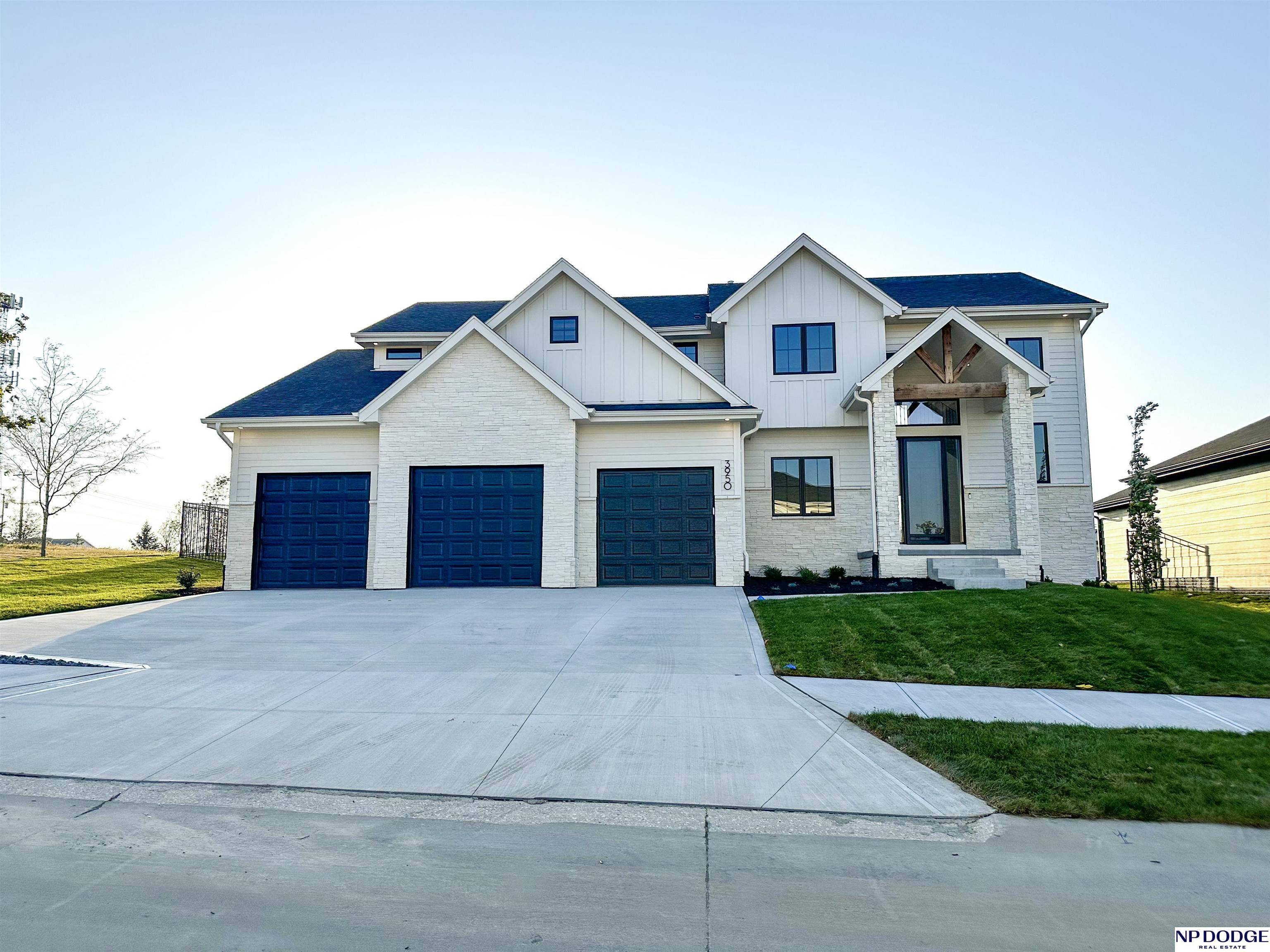 3950 S 211 Street, Elkhorn, NE 68022-4207