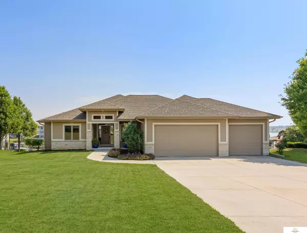 17718 Island Circle, Bennington, NE 68007