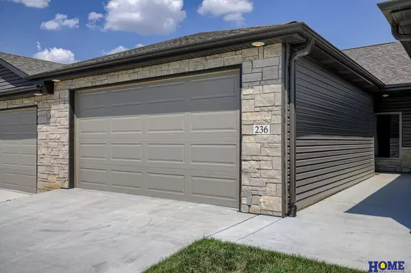 236 Half Moon Drive, Lincoln, NE 68527