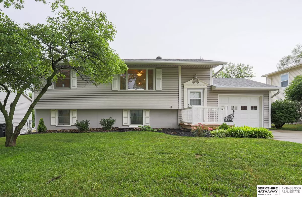 Omaha, NE 68144,11823 Elm Street