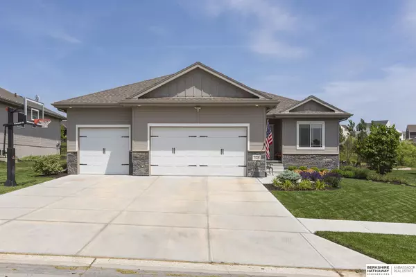 528 Devonshire Drive, Gretna, NE 68028