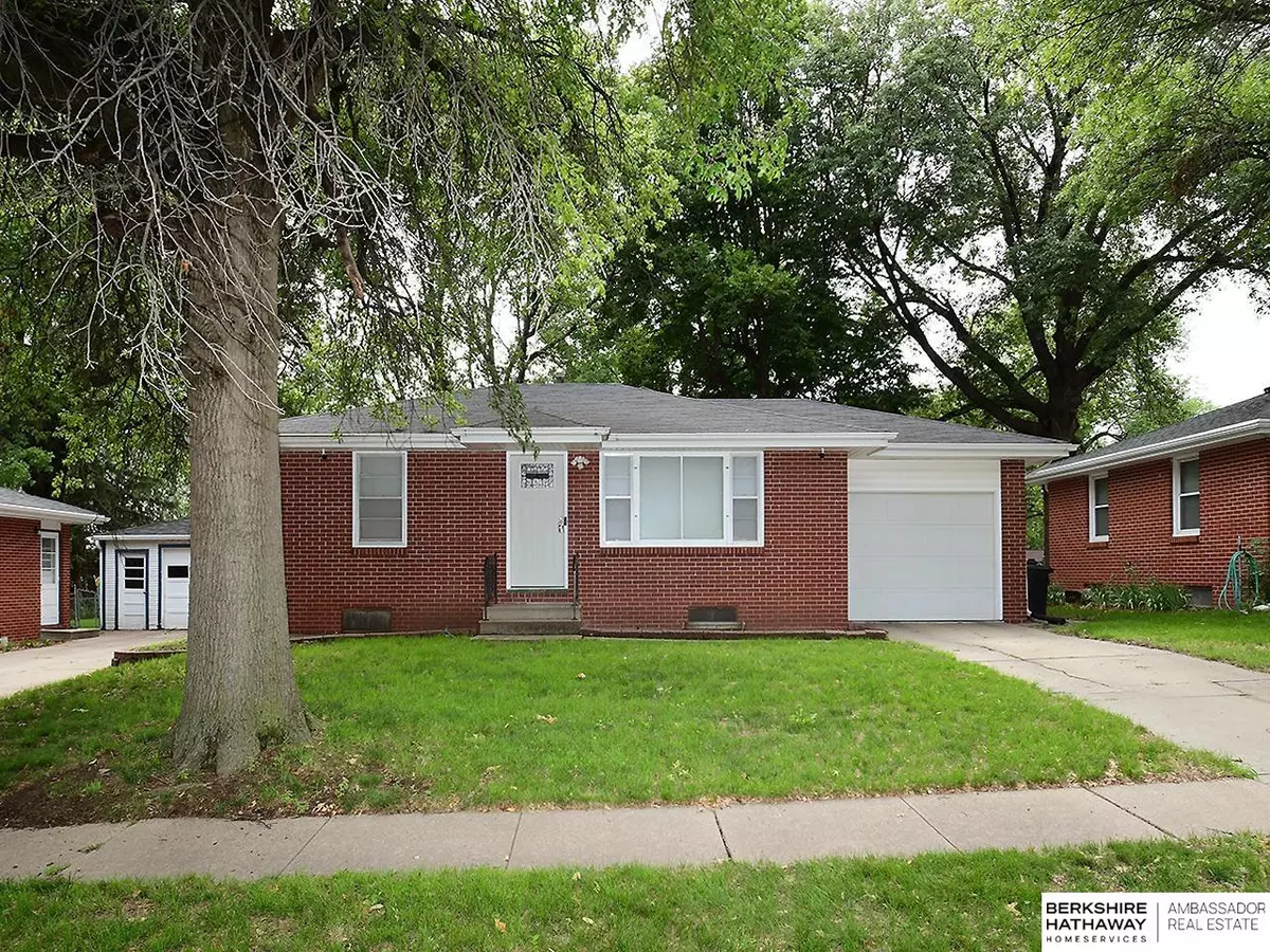 Lincoln, NE 68505,611 N 68 Street