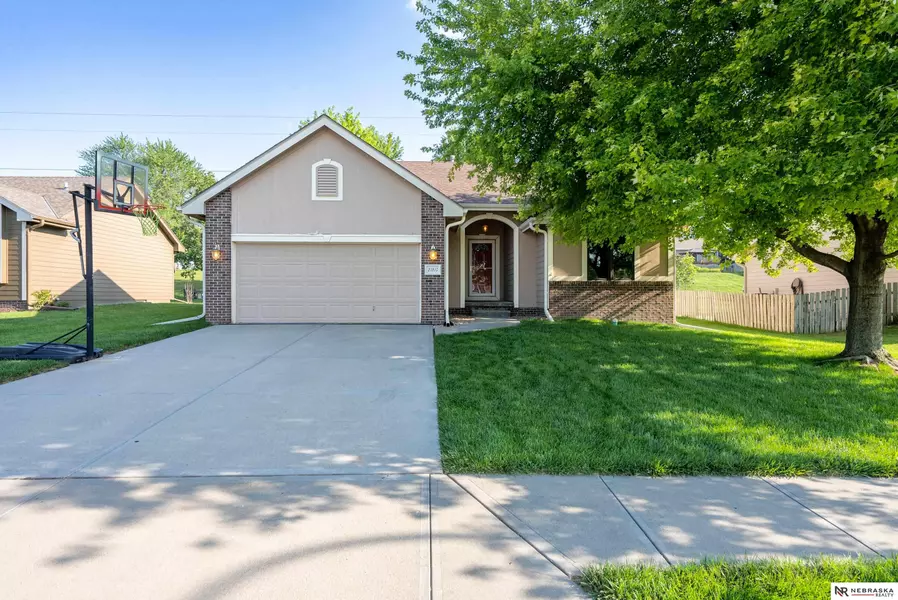 21815 Hilltop Avenue, Gretna, NE 68028