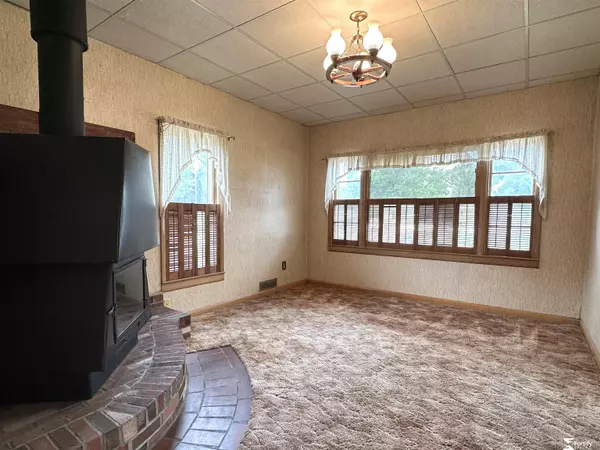 Davenport, NE 68335,304 N Maple Street