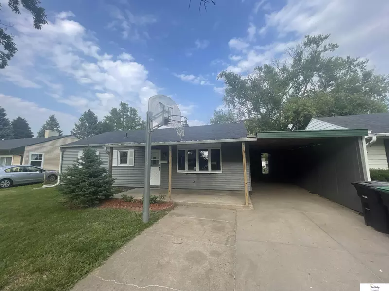 3015 S 38th Avenue, Omaha, NE 68105