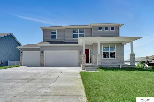 335 Kristi Lane, Hickman, NE 68372