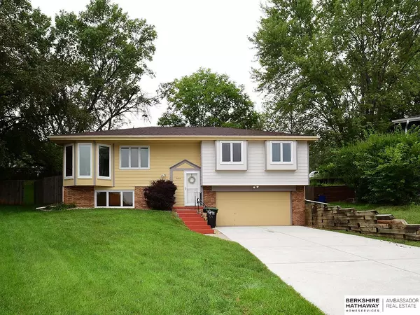 15525 Howard Circle, Omaha, NE 68154