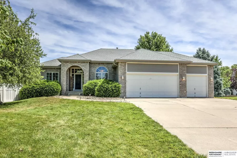 20214 Glendale Avenue Circle, Gretna, NE 68028