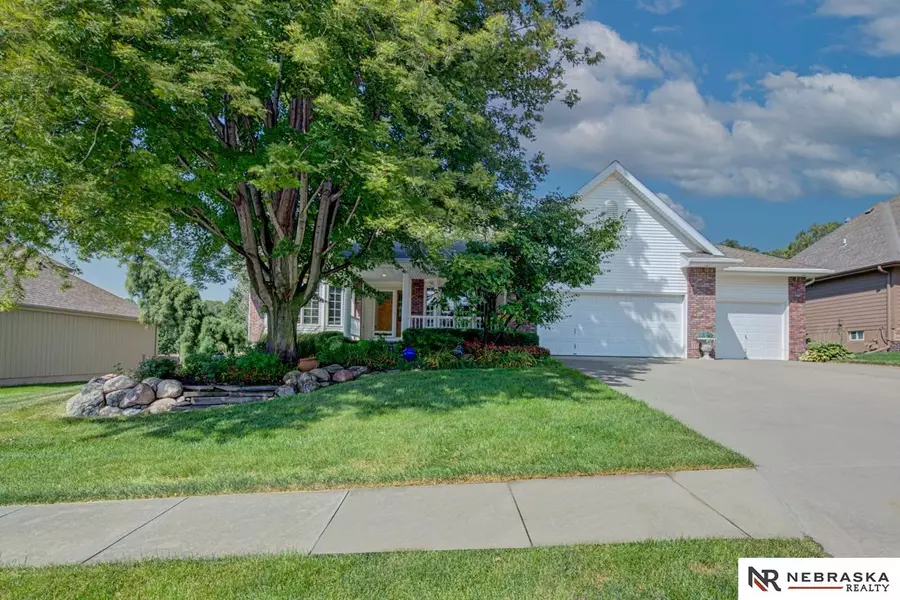 1106 Locust Avenue, Papillion, NE 68046