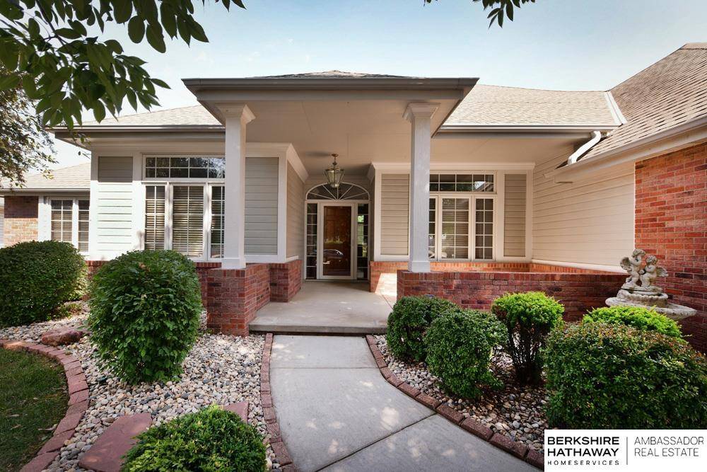 13709 Tregaron Drive, Bellevue, NE 68123