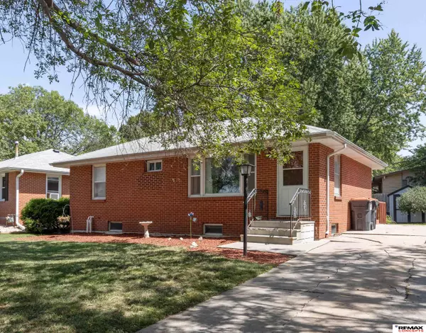 Lincoln, NE 68505,810 E Avon Lane