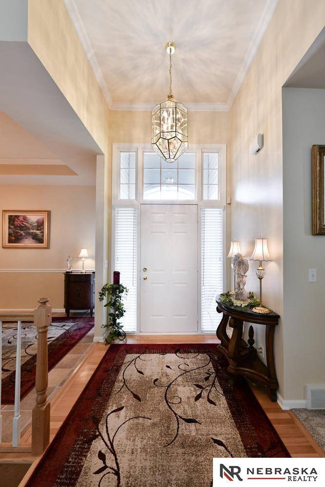 Papillion, NE 68046,809 Villa Plaza