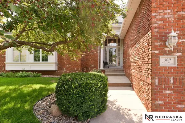 Papillion, NE 68046,809 Villa Plaza