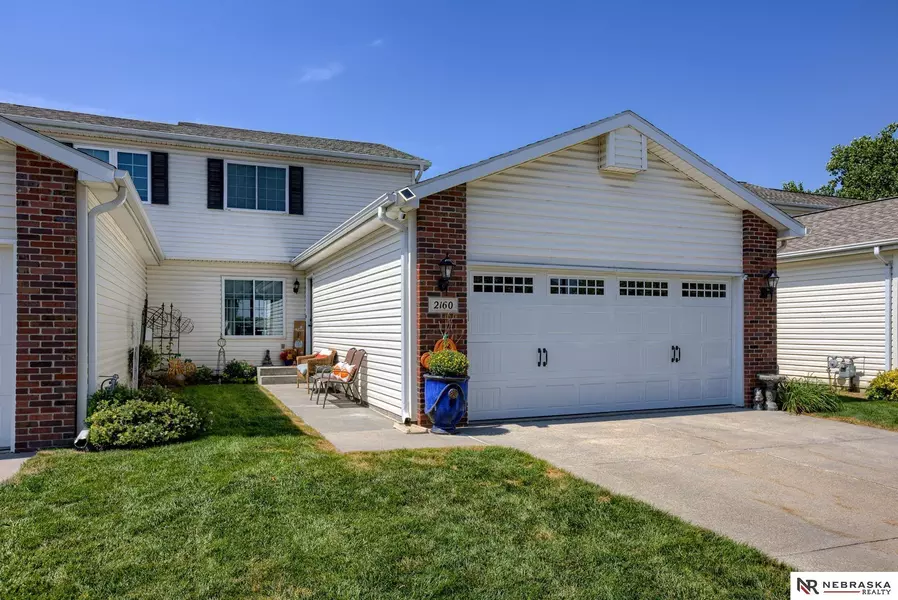 2160 Kingswood Circle, Lincoln, NE 68521