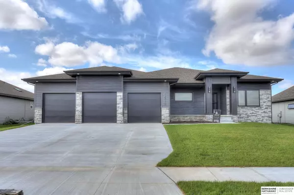 12710 S 77th Street, Papillion, NE 68046