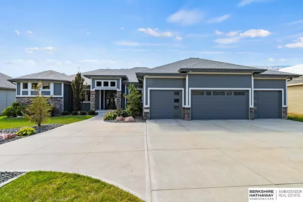 17703 N Reflection Circle, Bennington, NE 68007