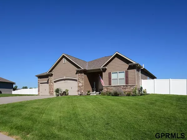 18432 Stargrass Road, Bennington, NE 68007