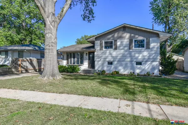 4320 Knox Street, Lincoln, NE 68504