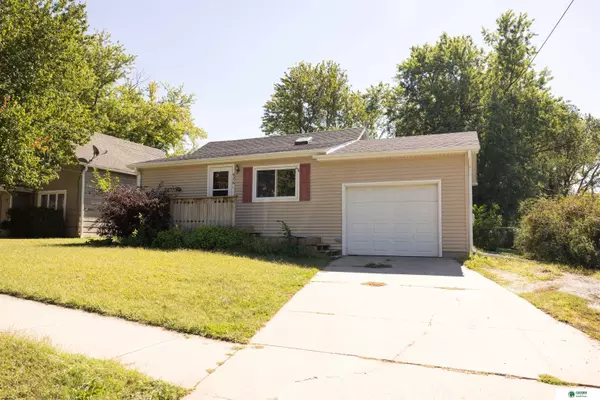 626 E 9th Street, York, NE 68467