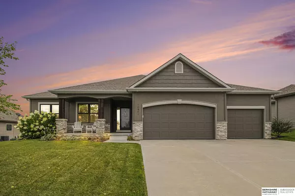 10901 Lake Tahoe Drive, Papillion, NE 68046