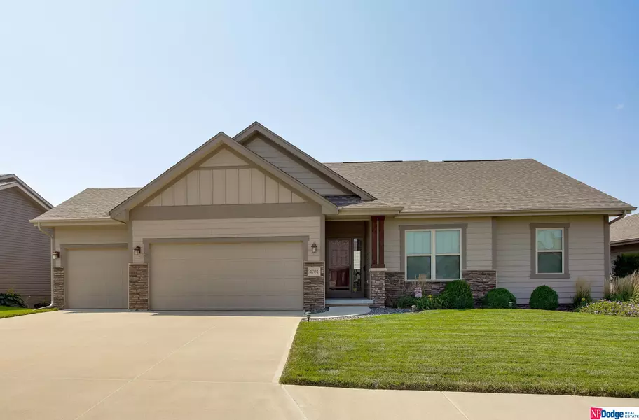 4704 N 205 Avenue, Omaha, NE 68022