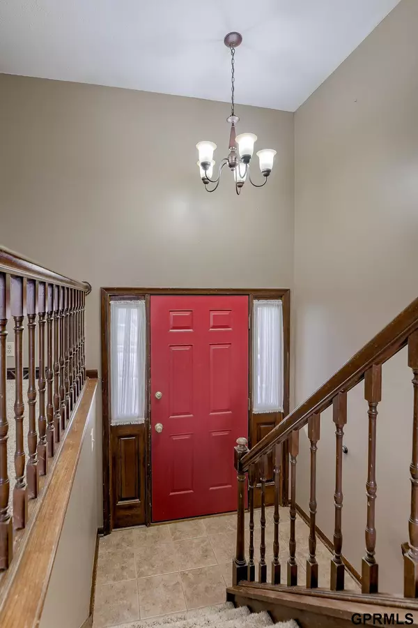 Omaha, NE 68127,5123 S 94th Avenue