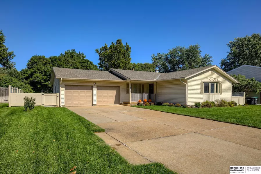 9632 Louis Drive, Omaha, NE 68114