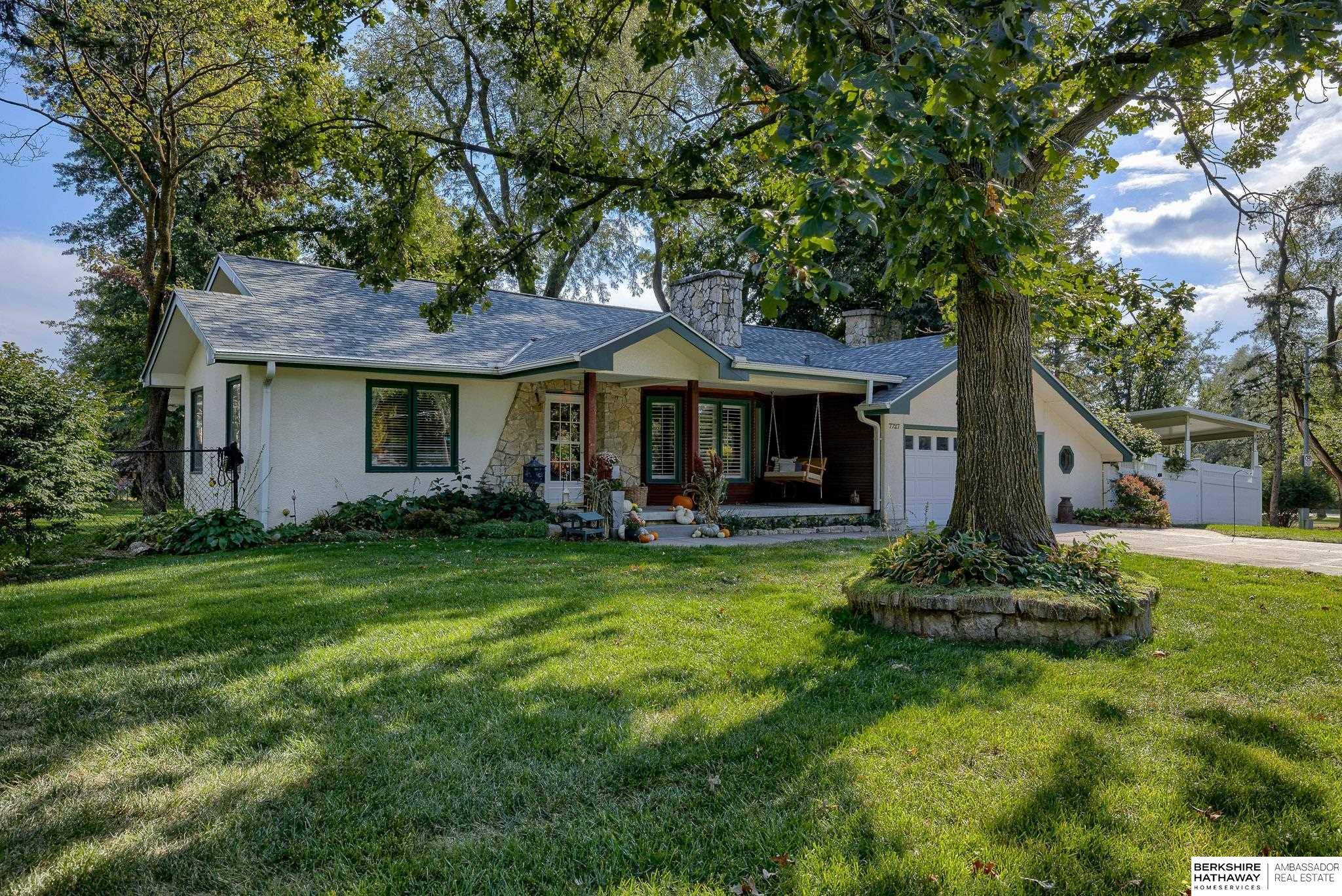7727 Keystone Drive, Omaha, NE 68134