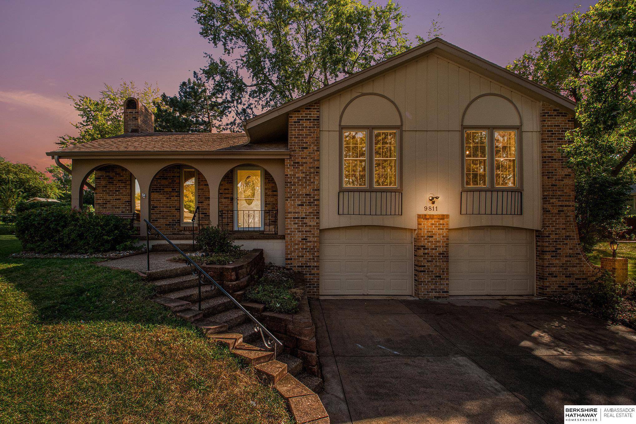 9811 O Circle, Omaha, NE 68127