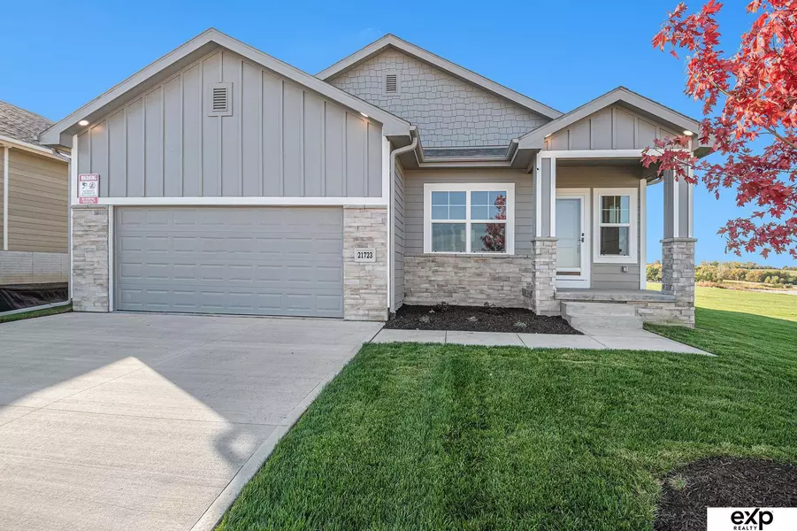 21723 McClellan Drive, Gretna, NE 68028