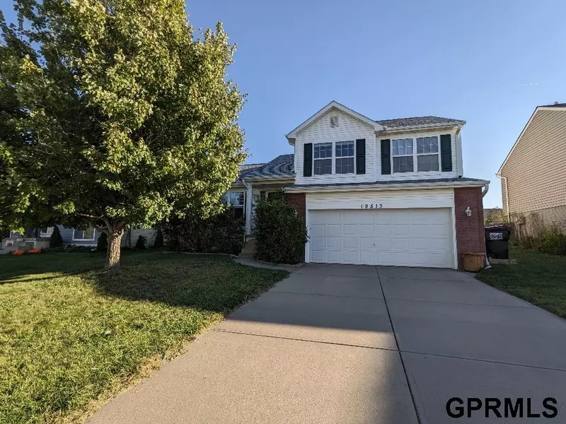 19513 W Street, Omaha, NE 68135