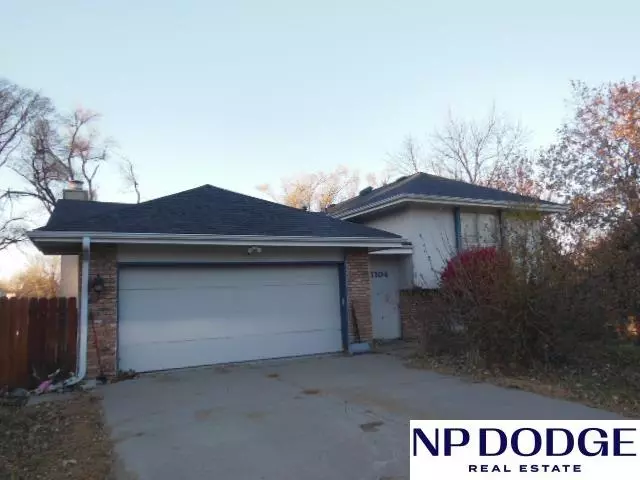 1104 Horseshoe Circle, Papillion, NE 68046