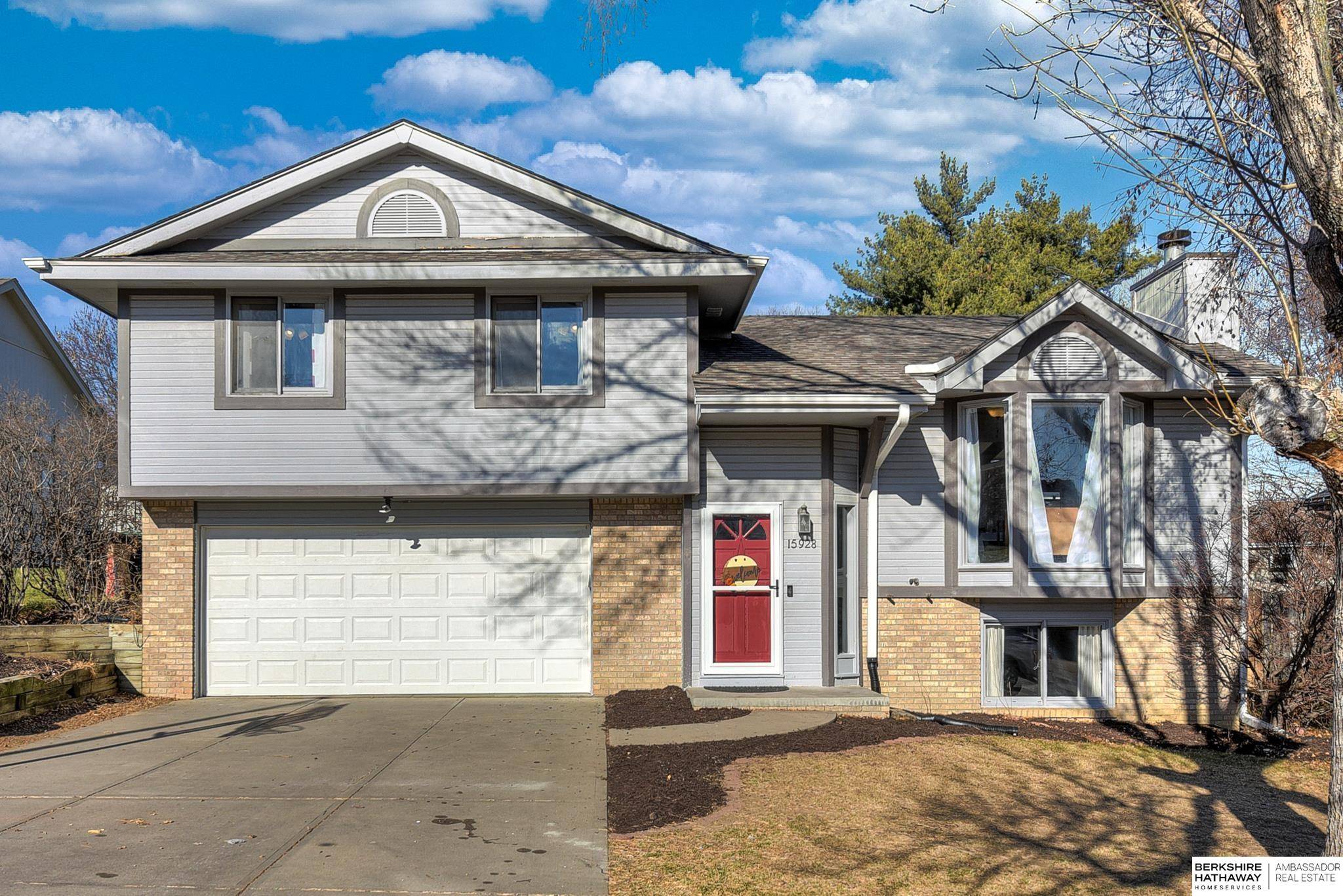 15928 O Circle, Omaha, NE 68135