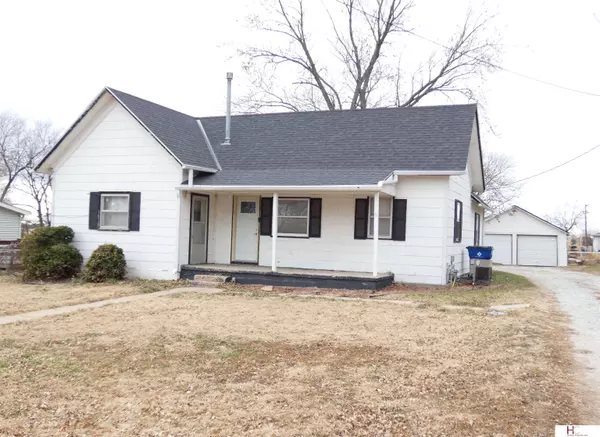 823 Maple Street, Friend, NE 68359