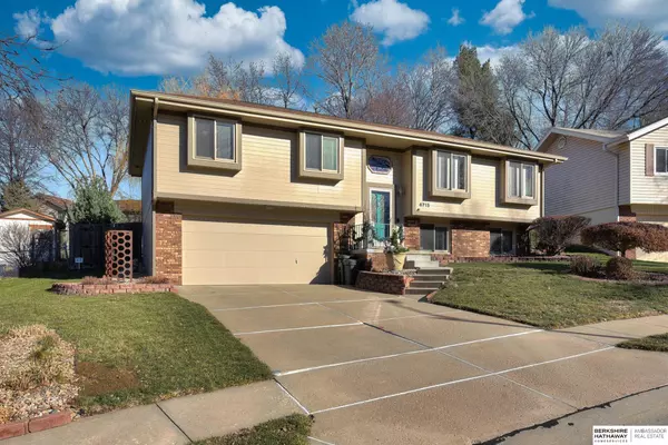 6715 Woodbine Circle, Ralston, NE 68127