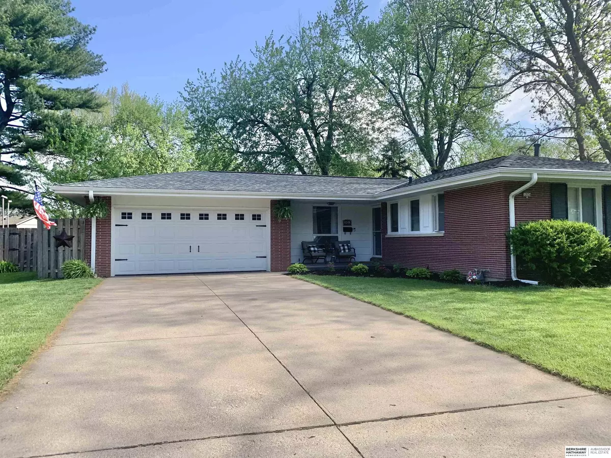 Omaha, NE 68144,13534 Hickory Circle