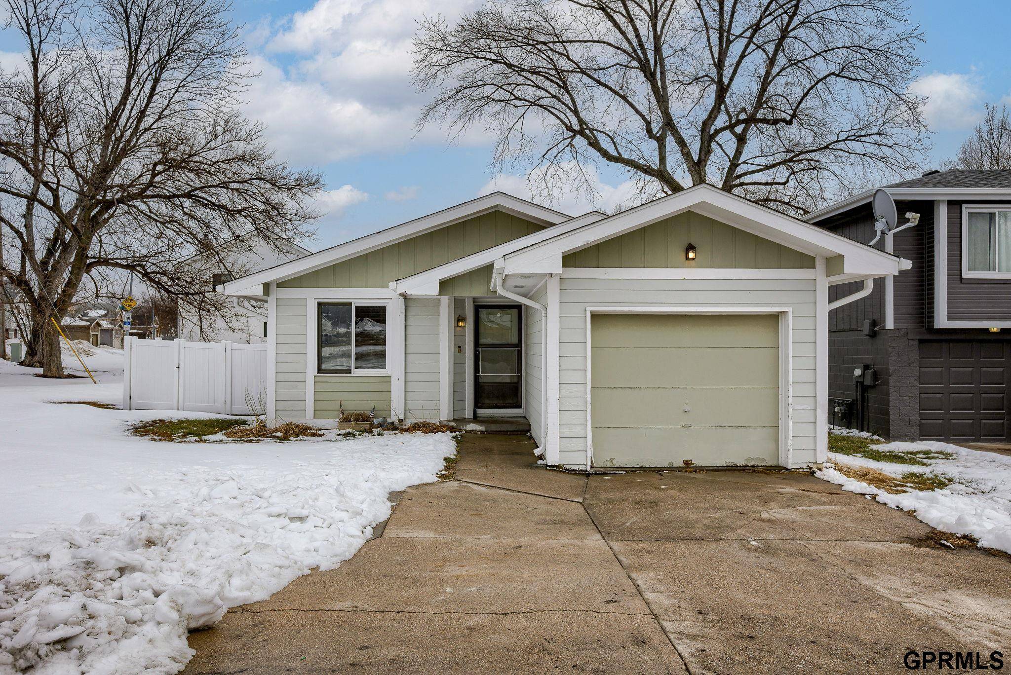 6103 S 77 Avenue, Ralston, NE 68127